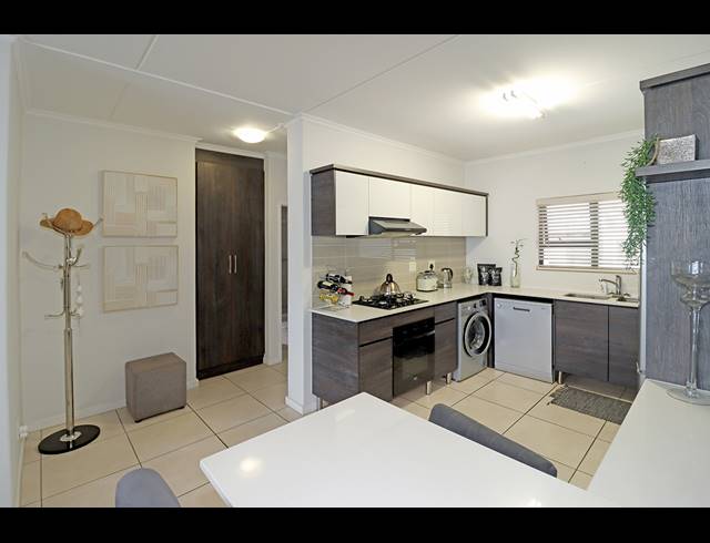 2 BEDROOM APARTMENT FOR SALE IN GREENSTONE HILL